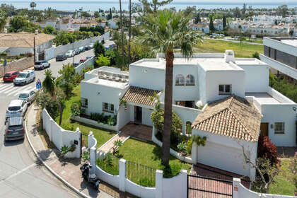 Cluster house for sale in Estepona, Málaga. 