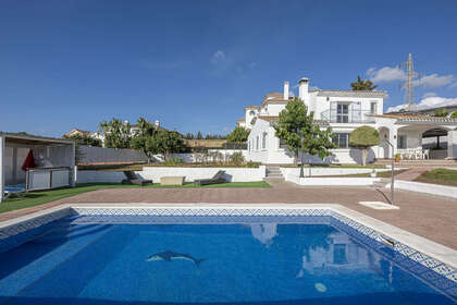 Cluster house for sale in Estepona, Málaga. 