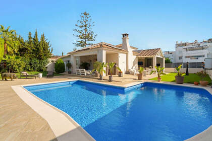 Cluster house for sale in Estepona, Málaga. 