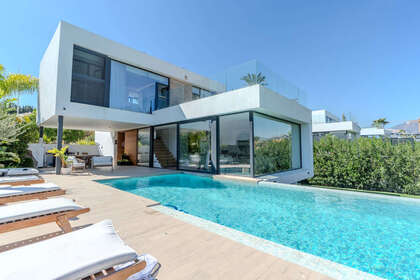 Chalet Adosado venta en Estepona, Málaga. 