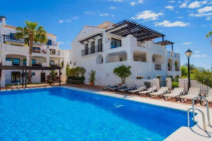 Apartamento venta en Altos de Los Monteros, Marbella, Málaga. 