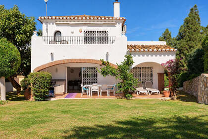 Chalet Adosado venta en Calahonda, Mijas, Málaga. 