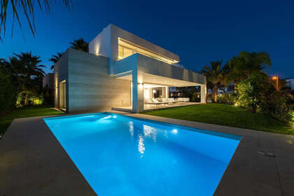 Chalet Adosado venta en Marbella, Málaga. 