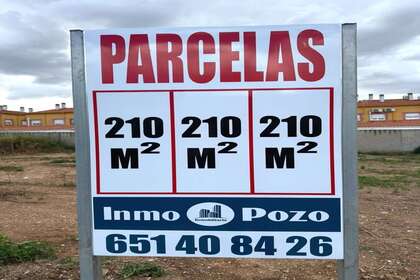 Městský pozemek na prodej v Almendralejo, Badajoz. 