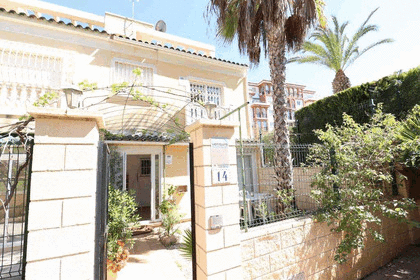 Zweifamilienhaus zu verkaufen in Torrevieja, Alicante. 