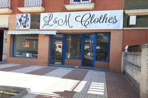 Commercial premise for sale in Palmeras, Bailén, Jaén. 