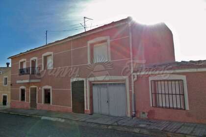 Dům na vesnici na prodej v Yecla, Murcia. 