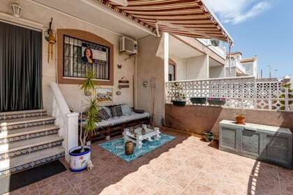 Cluster house for sale in Torrevieja, Alicante. 