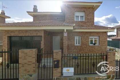 Huizen verkoop in Venturada, Madrid. 