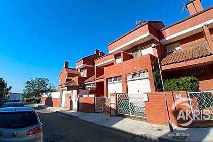 Cluster house for sale in Seseña, Toledo. 