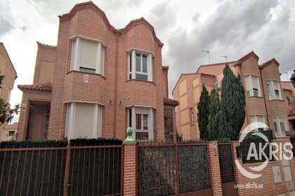 房子 出售 进入 Villanueva de la Cañada, Madrid. 
