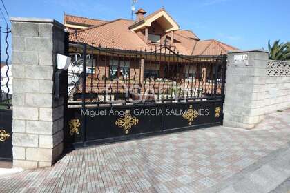 House for sale in Maliaño, Cantabria. 