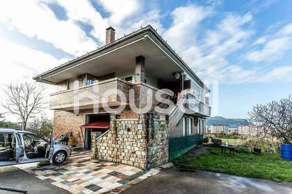 House for sale in Laredo, Cantabria. 