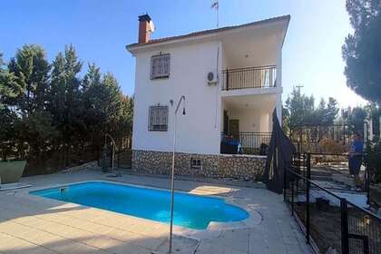 House for sale in Estremera, Madrid. 
