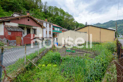 Townhouse for sale in Mieres, Asturias. 
