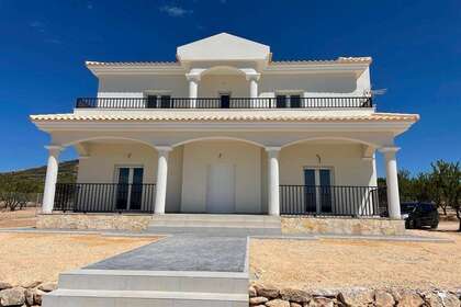 Huse til salg i Pinoso, Alicante. 