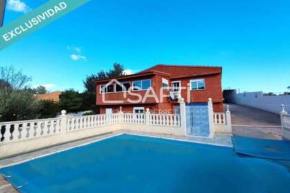 House for sale in Montroy, Valencia. 