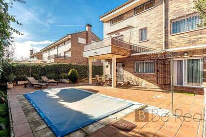 House for sale in Villanueva de la Cañada, Madrid. 