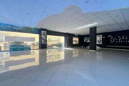Commercial premise for sale in Estepona, Málaga. 
