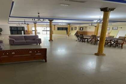 Commercial premise for sale in Estepona, Málaga. 