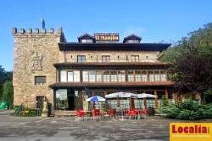 Handelspanden in Corrales de Buelna (Los), Cantabria. 