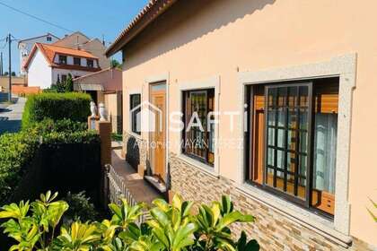 House for sale in Ribeira, La Coruña (A Coruña). 