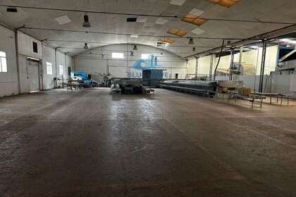 Warehouse for sale in Granada. 