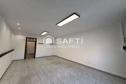 商业物业 进入 Trobajo del Camino, San Andrés del Rabanedo, León. 