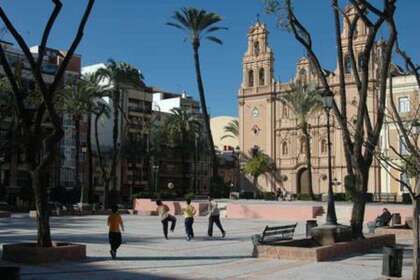 商业物业 进入 Huelva. 