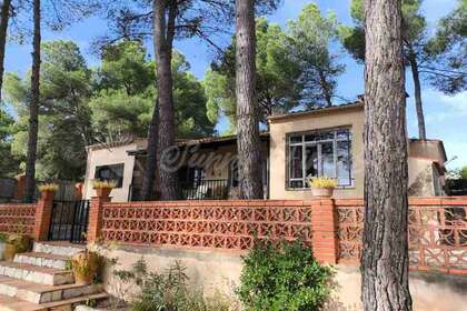 House for sale in Almansa, Albacete. 