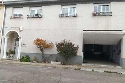 Domy na prodej v Santa María del Páramo, León. 