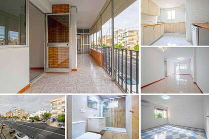 Flat for sale in Sevilla. 