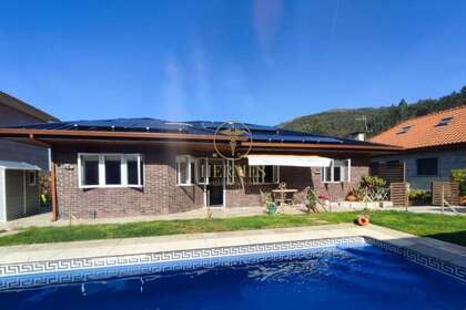 Domy na prodej v Mos, Pontevedra. 