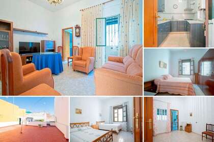 House for sale in Sevilla. 