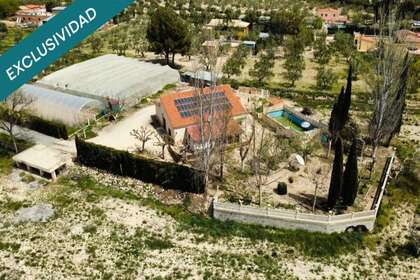 Land huse til salg i Onil, Alicante. 