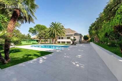 Дом Продажа в Pozuelo de Alarcón, Madrid. 