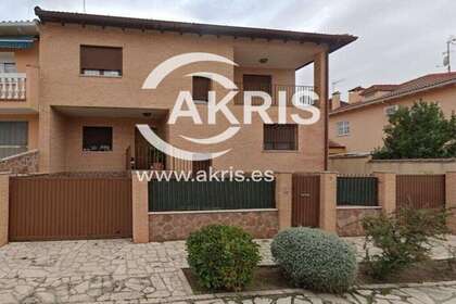 House for sale in Colmenar de Oreja, Madrid. 