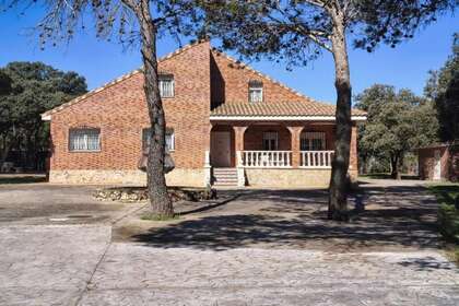 House for sale in Pioz, Guadalajara. 