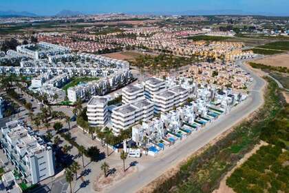 Řadový dům na prodej v Guardamar del Segura, Alicante. 