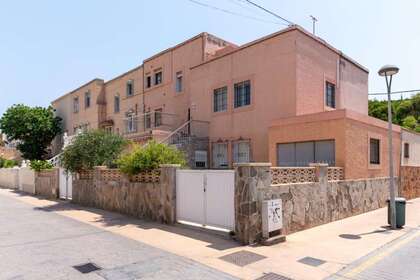 Chalet Adosado venta en Almería. 