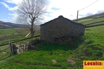 Country house for sale in San Pedro del Romeral, Cantabria. 