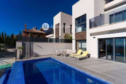 Domy na prodej v Finestrat, Alicante. 