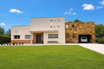 House for sale in Almansa, Albacete. 