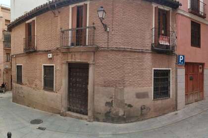 House for sale in Toledo. 