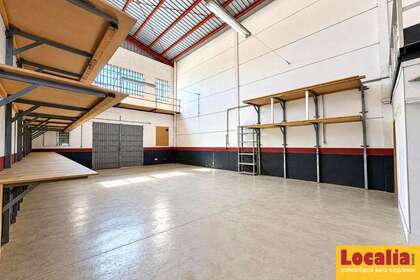 Nave industrial venta en Boadilla del Monte, Madrid. 
