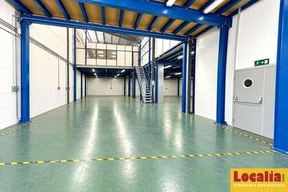 Nave industrial venta en Boadilla del Monte, Madrid. 