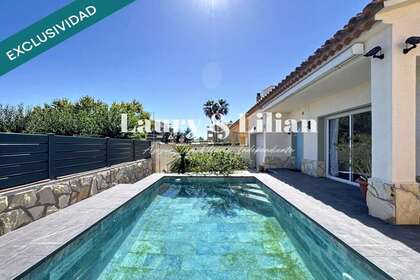 House for sale in Empuriabrava, Girona. 