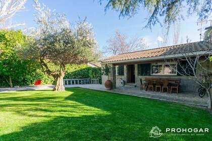 House for sale in Colmenar Viejo, Madrid. 