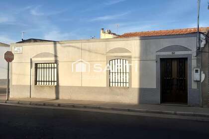 House for sale in Montijo, Badajoz. 