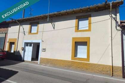 Casa de campo venta en Benavides, León. 